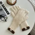 Guantes de punto elegantes para mujer en crema con puños marrones, cálidos para el invierno. - Talla Única (28cmX7cm) / Blanco Roto