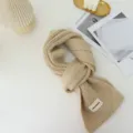 Écharpe en tricot beige pour femmes, tour de cou chaud et confortable, patch élégant. - Beige