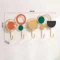 Colgador de pared creativo con círculos geométricos coloridos y ganchos para recibidor. - 49cm / Multicolor