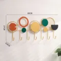 Colgador de pared de metal geométrico creativo y llavero para decoración de entrada. - 66cm / Multicolor