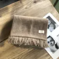 Einfarbiger warmer Winterschal aus Strick mit Fransen modischer gemütlicher Winterschal - 160 cm x 25 cm / Braun