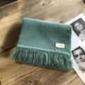 Einfarbiger Strick-Winterschal mit Fransen, weicher warmer Freizeitschal für Damen Alltag. - 160 cm x 25 cm / Seeblau