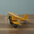 Vintage metalliko modelo diplanou, retro kitrino aeroplano glypto gia ti diakosmisi. - A' Pankosmios Diplano Kitrino