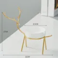 Κεραμικό σταχτοδοχείο σε σκανδιναβικό στιλ με χρυσή μεταλλική βάση για διακόσμηση σπιτιού. - Elafos pou Koitazi piso / Χρυσό