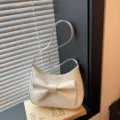 Weisse Schultertasche mit Schleife, elegante Damen Umhängetasche, modische Handtasche chic. - Weiß