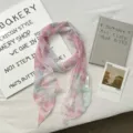 Foulard leggero e sfumato in chiffon, elegante sciarpa floreale per donne nella stagione estiva. - 140*14cm / Rosa