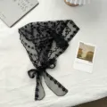 Zwarte kanten driehoekige hoofddoek detail, transparante mesh bandana met elegante linten. - 140x30cm / Zwart