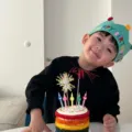 Chapeau d anniversaire couronne en feutre avec lettres pour enfants, deco de fete bebe. - Bleu lac