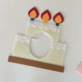 Joli accessoire photo gâteau d'anniversaire en feutre, coiffe de fête avec découpe. - Forme de Gâteau
