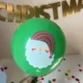 Ballon de Noël en latex de 12 pouces avec un joli motif de Père Noël pour la fête. - 10 Pièces par Paquet / Vert