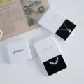 Weiße Schubladen Schmuckschatten mit schwarzem Samteinsatz für Ketten und Ringe. - 6*6*1.7cm / Weiß