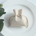 Beiger Mikrofaser Schmuckbeutel kleiner Wildleder Kordelzugbeutel fur Kette und Ohrringe. - Beige