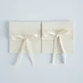 Beige Mikrofaser Kunstleder Flauschig Schleife Schmuck Aufbewahrungstasche Geschenk Beutel - Gebrochenes Weiß
