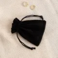 Schwarzer Samt Schmuck Kordelzug Beutel Geschenktüte für kleine Accessoires Aufbewahrung - Schwarz