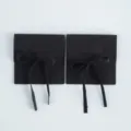 Schwarze Schmucktasche aus Samt-Imitat, quadratische Verpackung für Ringe und Ketten. - Schwarz