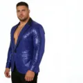 Primo piano dettagliato del blazer con paillettes blu da uomo con elegante risvolto nero. - Blu zaffiro