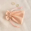 Rosa Samt Schmuck Beutel mit Perlen Ohrringen Set, weiche Aufbewahrung Geschenk Tasche Artikel. - Nude Rosa