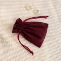 Dunkelroter Samt Schmuckbeutel mit Kordelzug, weiche Wildleder Geschenkverpackung für Accessoires. - 7*9cm / Burgunderrot