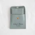 Grauer Mikrofaser Schmuckbeutel mit Druckknopf, weiche Samttasche zur Aufbewahrung kleiner Ringe. - Druckknopfbeutel Mit Kartenhalter-Set / 8x8cm / Hellgrün