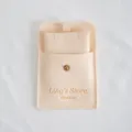 Beige Mikrofasersamt Schmuck Aufbewahrungsbeutel mit Druckknopf für Ringe und Ohrringe. - Druckknopfbeutel Mit Kartenhalter-Set / 8x8cm / Beige