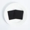 Schwarzer Mikrofasersamltaschen Schmuckbeutel mit Klappe und Riemen zur Aufbewahrung. - Schwarz