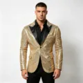 Dettaglio di giacca uomo paillettes oro con elegante risvolto nero per feste e scena. - Taglia S / Oro