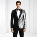Vista detallada de la chaqueta de traje con lentejuelas para hombre con textura plateada. - S / Tops / Lentejuelas Blancas Plateadas