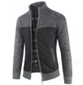 Détail de cardigan en tricot pour homme, devant matelassé bicolore, doublure polaire. - M / Gris foncé