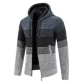 Cardigan maglia cappuccio pile uomo dettaglio, giacca termica con zip e righe. - Parte superiore blu e parte inferiore grigio chiaro