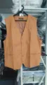 Braune Herren Wildleder Weste, V-Ausschnitt einreihend Retro Slim Casual Business Anzug Detail. - M / Hellbraun