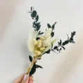 Detalle de un mini ramo de flores secas, eucalipto natural, decoración para regalos DIY. - Ramo de Flores Secas Naturales (XH13)