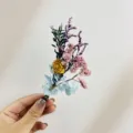 Dettaglio mini bouquet fiori secchi, materiale floreale artigianale per decorazione cornice DIY. - Bouquet di Fiori di Rosa Gialla e Statice(XH177)