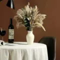 Ramo de flores secas boho con florero de cerámica para elegante decoración del hogar. - HS178