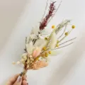 Dettaglio mini bouquet di fiori secchi, composizione botanica naturale per decorare scatole regalo. - Bouquet di Fiori Secchi Naturali (XH53)