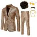 Détail ensemble costume disco à paillettes pour homme avec veste pantalon perruque et accessoires. - Or + Accessoires
