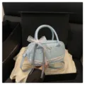 Hellblaue Schleife Spitzen Boston Tasche für Damen, stilvolle süße Umhängetasche Alltag. - Blau