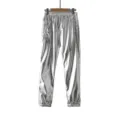 Pantalon décontracté métallique argenté brillant avec taille élastique et bas resserrés. - Pantalon argenté