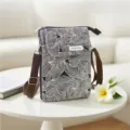 Borsa a tracolla etnica con stampa a foglia in bianco e nero e tasche multiple. - Carta Nera - Foglia Grande 5 Strati