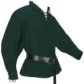 Mittelalter Herren dunkelgrünes Renaissance Hemd mit Schnürkragen und O-Ring Gürtel. - M / Oberteile / Grün (Ohne Gürtel)