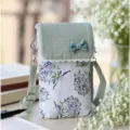 Détail de sac téléphone fleuri style champêtre avec dentelle, rabat vert et joli nœud. - Floral 3 Couches - Vert Émeraude