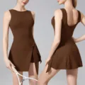 Robe de tennis sportive marron sans manches avec short, détail combinaison de yoga spécial. - S / Robes / Café