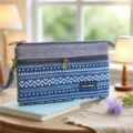 Μπλε τσαντάκι clutch από denim ύφασμα πολλαπλών στρώσεων με γεωμετρικό μοτίβο και φερμουάρ. - Λευκό Риге Σκούρο Πράσινο Clutch