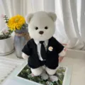 Süßer 30cm Plüschteddybär im eleganten schwarzen Anzug mit weißem Hemd und Krawatte Detailbild. - Schwarzer Freizeitanzug