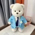 Plüschbär Bär Puppe in blauem Anzug Detailansicht zeigt feine Verarbeitung der Kleidung. - Himmelblauer Freizeitanzug