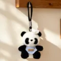Niedlicher Panda Plüsch Schlüsselanhänger mit Kochmütze und blauem Lätzchen, Stofftier Anhänger. - Chef-Panda