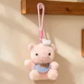 Flauschiges rosa Schwein Schlüsselanhänger Anhänger mit Streifen Lätzchen für Tasche Deko - Chef Schwein