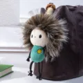 Süßer Plüschpuppen Taschenanhänger mit struppigem Haar, flauschiges Spielzeug grün. - Grün