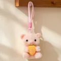 Süßes rosa Schweinchen Plüschtier Schlüsselanhänger mit Karotten Anhänger für Taschen. - Karotten-Schwein