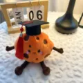 Cute graduation hat cookie plush toy, orange planet stuffed doll, soft companion gift. - 13cm / Mars