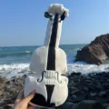 Vista dettagliata del cuscino violino in peluche bianca creativo, bambola strumento. - Violino di Simulazione Bianco / 20cm